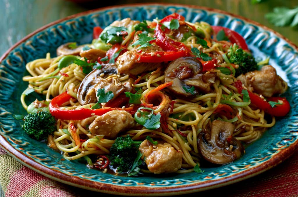 Easy Weeknight Chicken Lo Mein